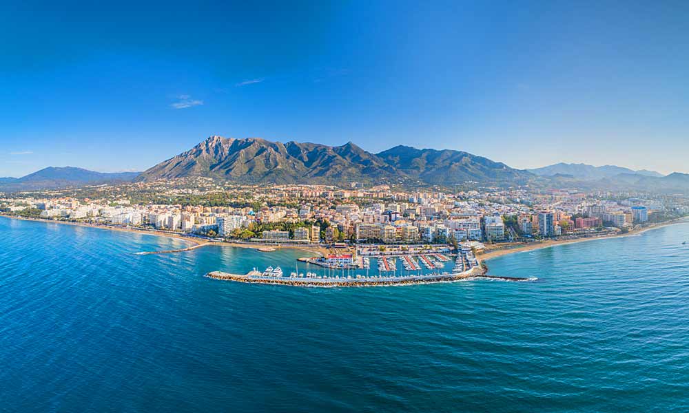 Luxury in Marbella and Puerto Banús is within striking distance