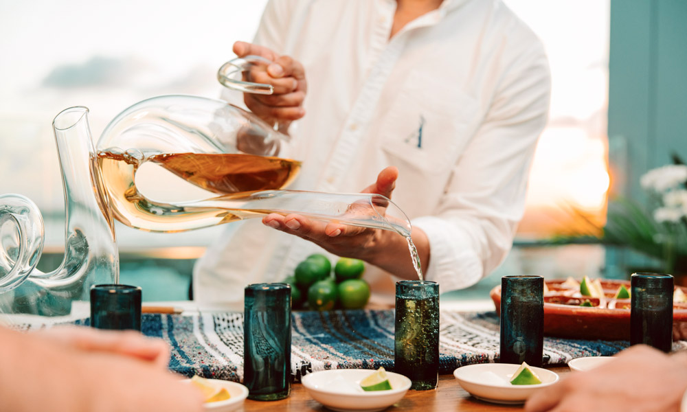Amàre Cancún bartender pouring tequila
