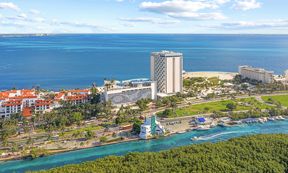 Amàre Cancún front views