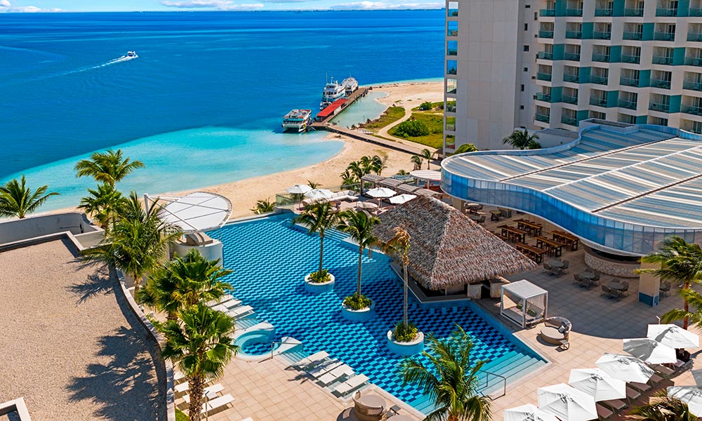 Amàre Cancún - pool and beach