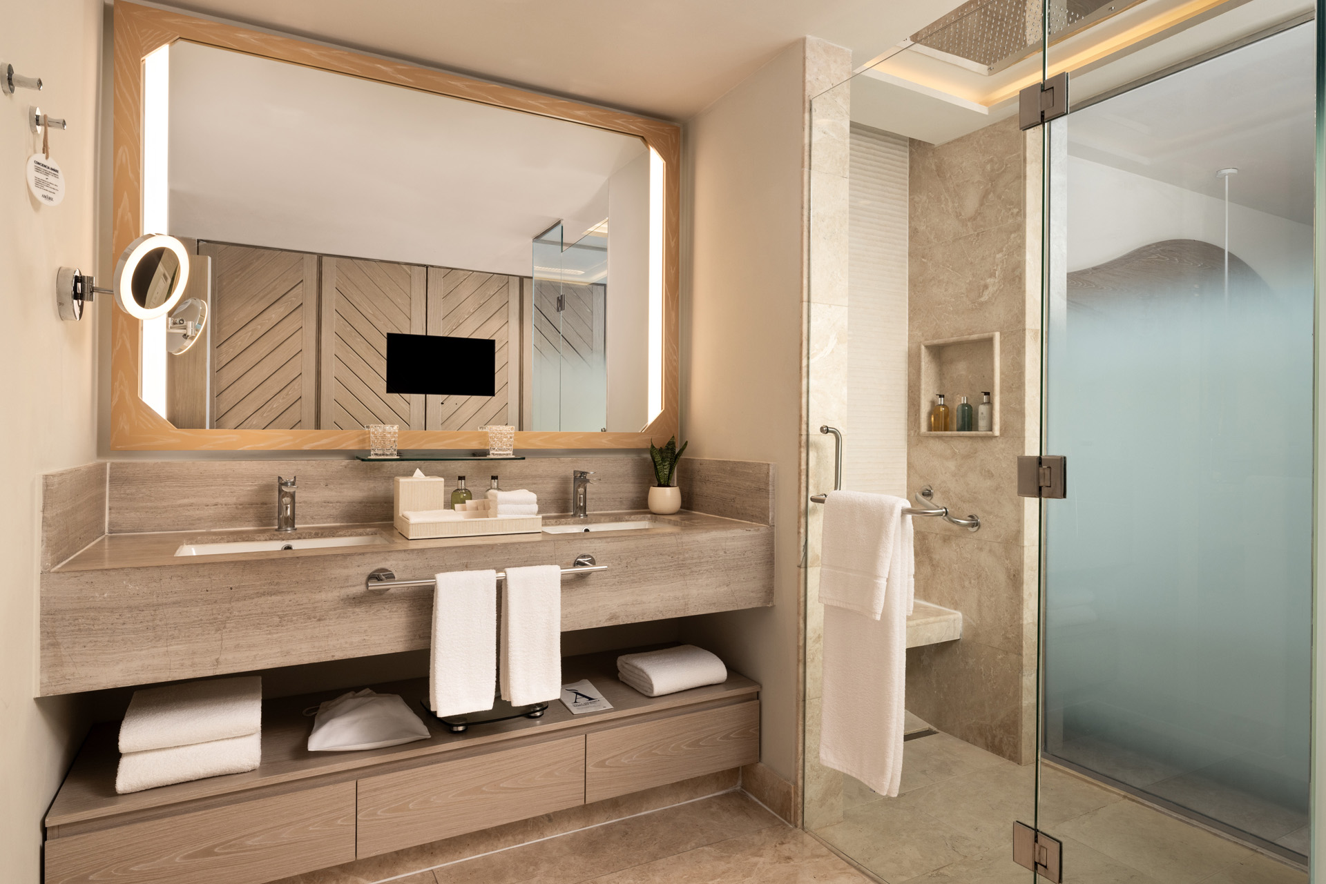 Amàre Cacún Junior Suite Ocean Front bathroom