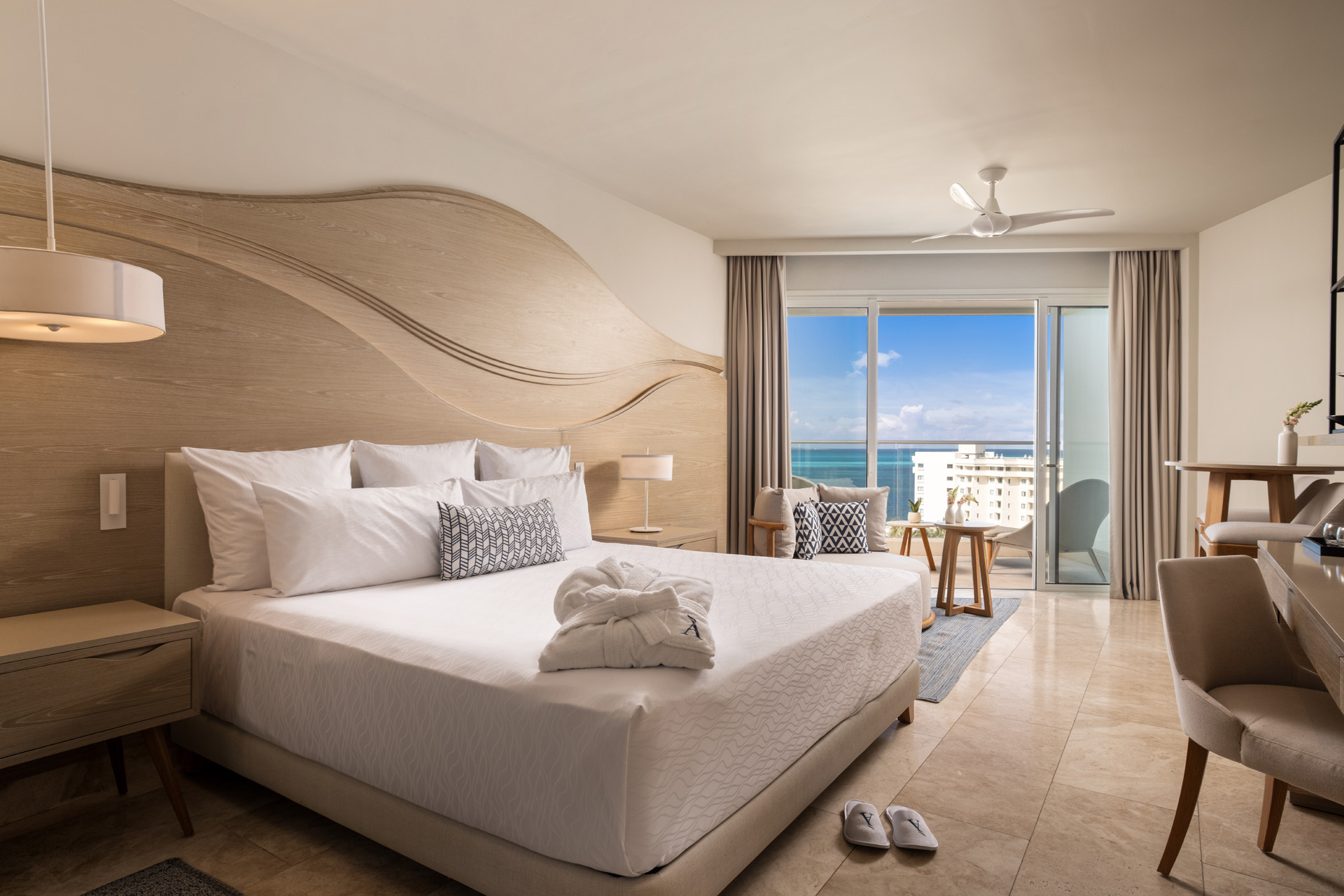 Amàre Cacún Junior Suite Ocean Front bedroom king
