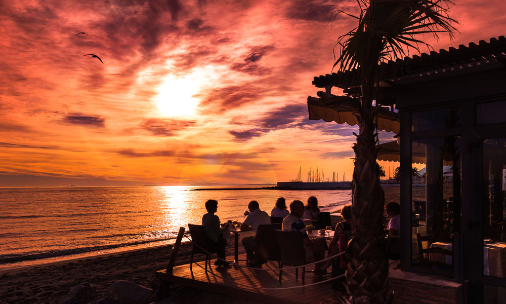 Cosas que hacer en Marbella - Cenar a pie de playa en un chiringuito