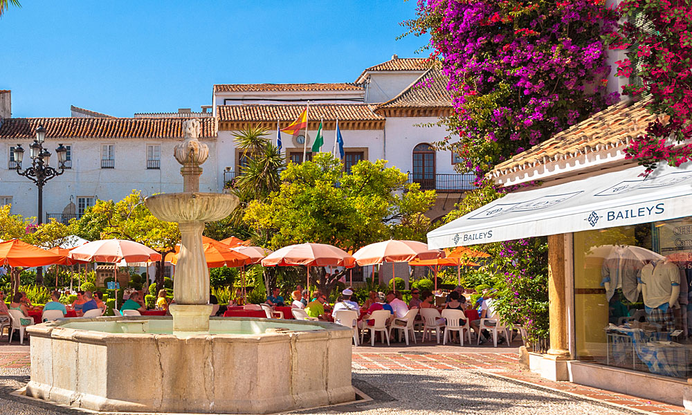 Cosas que hacer en Marbella - Conocer la Plaza de los Naranjos y el casco antiguo