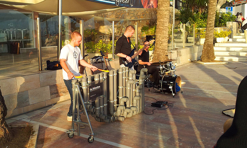 things to see and do in Marbella - Listen to an eclectic range of music in the street