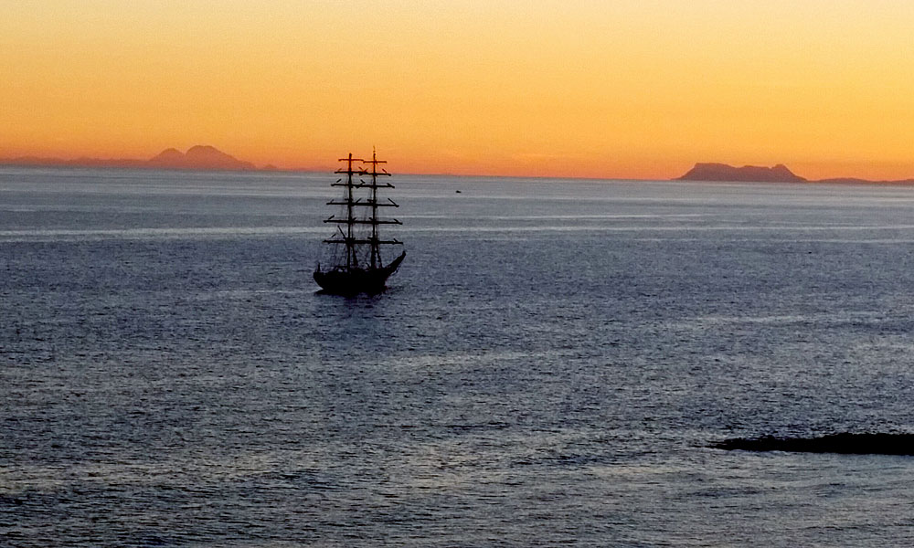 Regarder l'horizon et apercevoir les colonnes d'Hercules