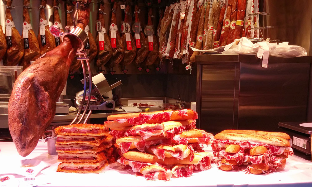 Cosas que hacer en Marbella - Probar un buen bocadillo de jamón serrano