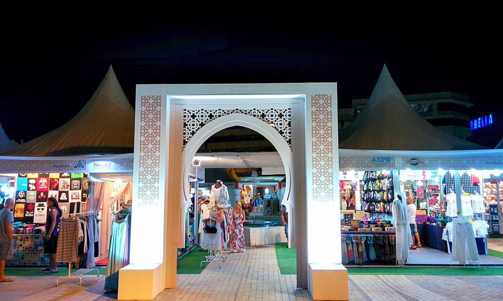 Cosas que hacer en Marbella - Comprar en el mercadillo de verano en Puerto Banus