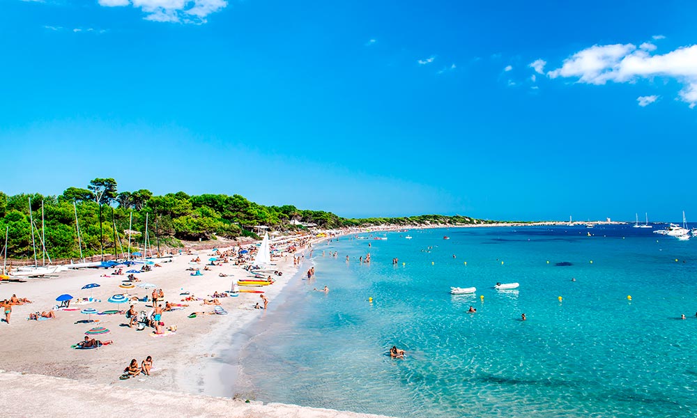 Las Salinas beach - Crédito: Alex Tihonovs / Shutterstock.com