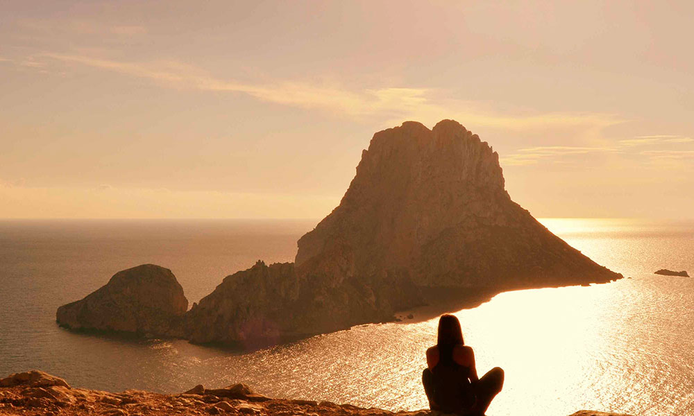 Yoga, Es vedra, Ibiza - Crédito: Martin SC photo / Shutterstock.com