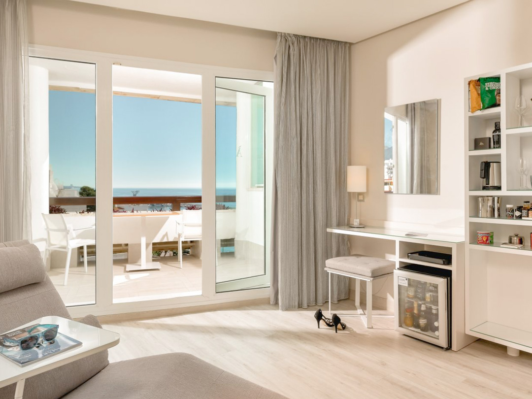 Amàre Beach Hotel Marbella - bedroom Dolce Vita