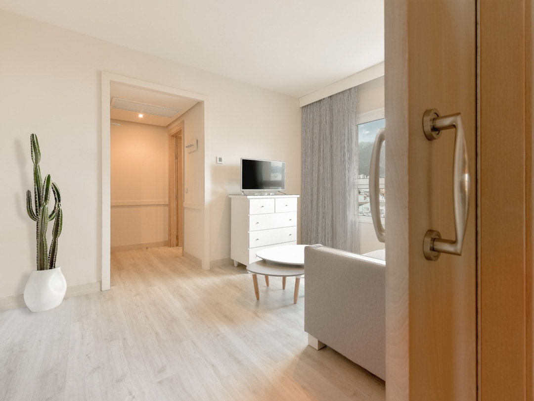 Amàre Beach Hotel Marbella - bedroom Dolce Vita