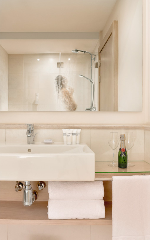 Amàre Beach Hotel Marbella - bedroom Dolce Vita