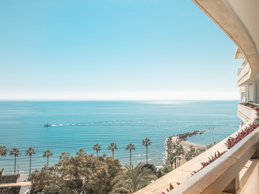 Amàre Beach Hotel Marbella - bedroom Dolce Vita