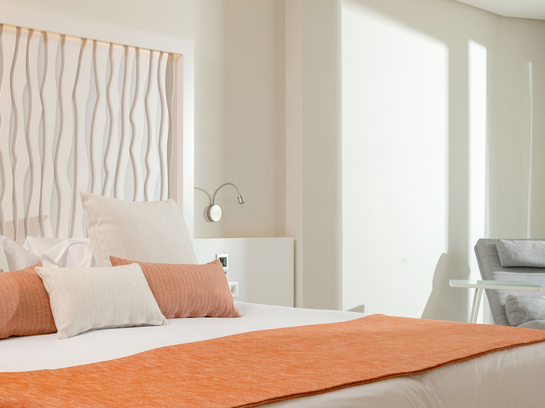 Amàre Beach Hotel Marbella - bedroom Dolce Vita