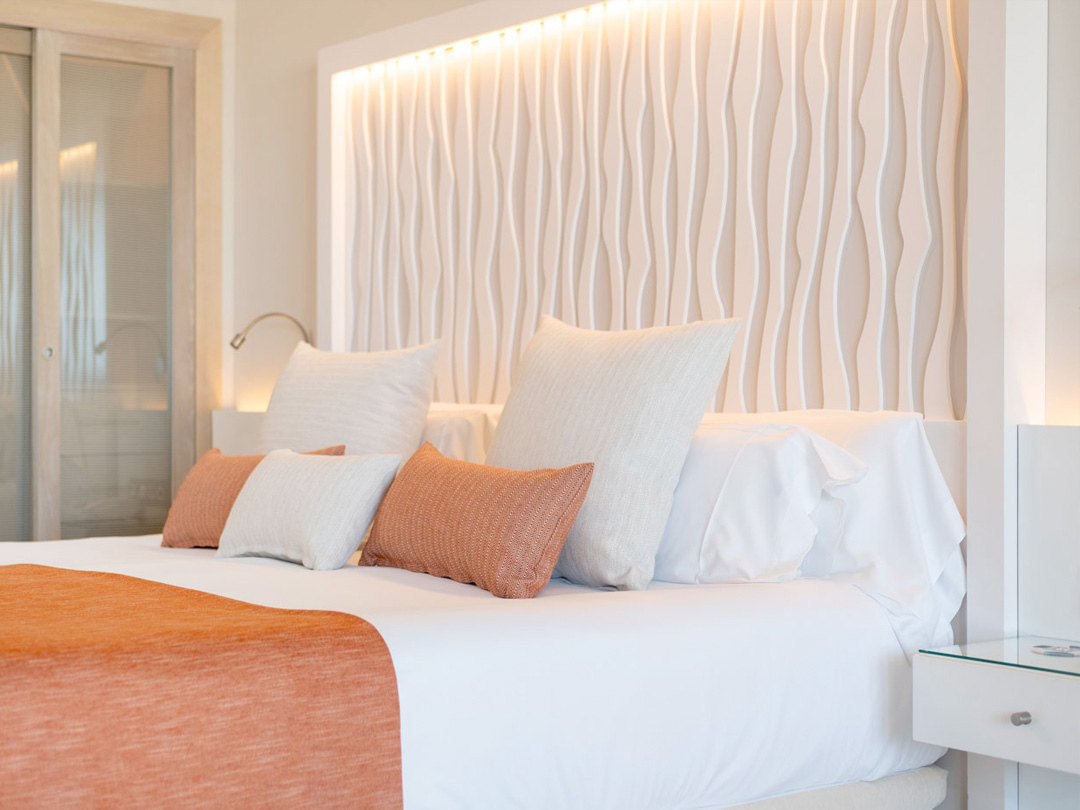 Amàre Beach Hotel Marbella - bedroom Dolce Vita