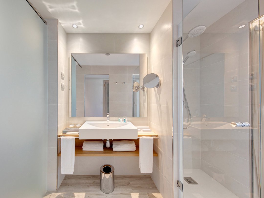 Amàre Beach Hotel Marbella - bedroom Make it Happen