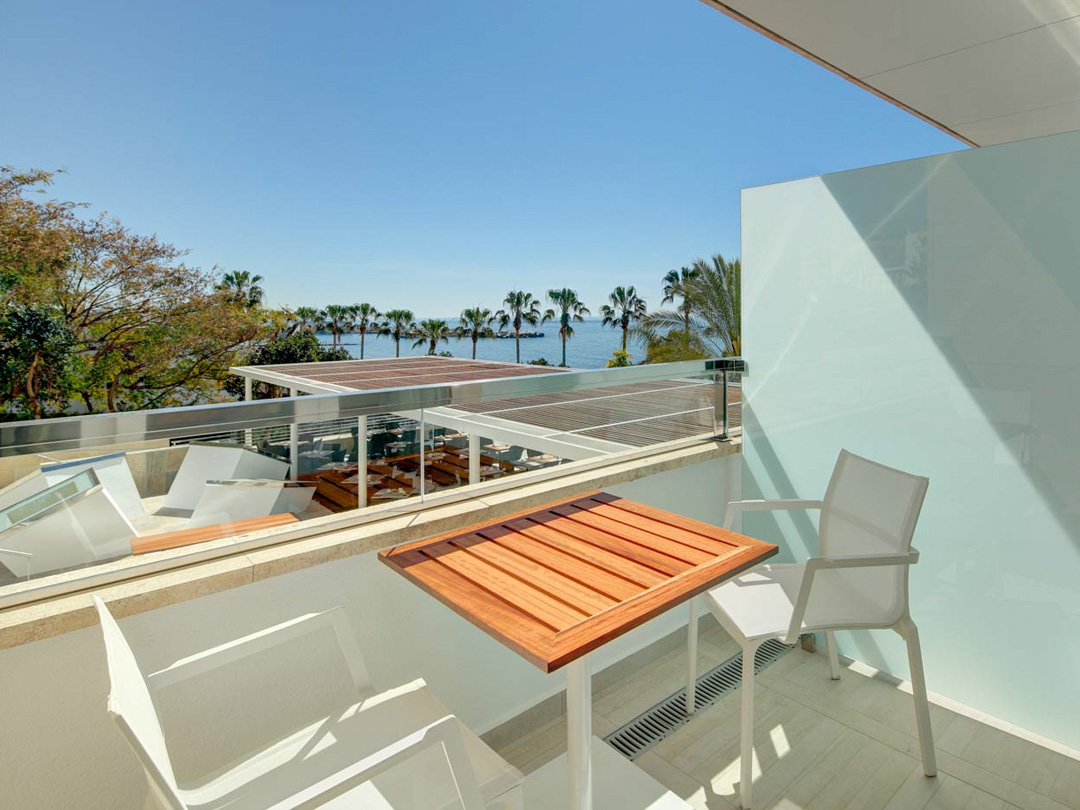 Amàre Beach Hotel Marbella - bedroom Oh La La