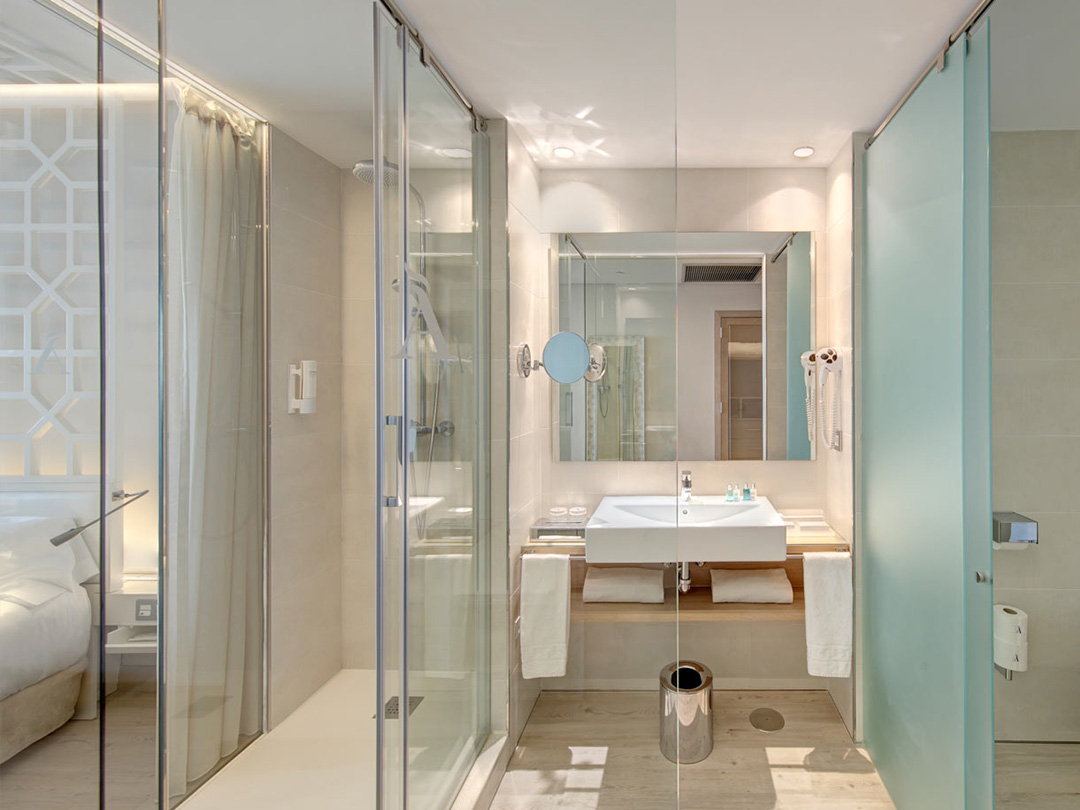 Amàre Beach Hotel Marbella - bedroom Oh La La The One