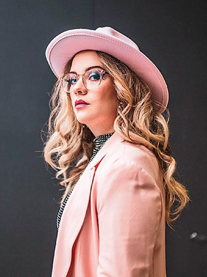 Amàre Music - Singer Mary Van Der Lent