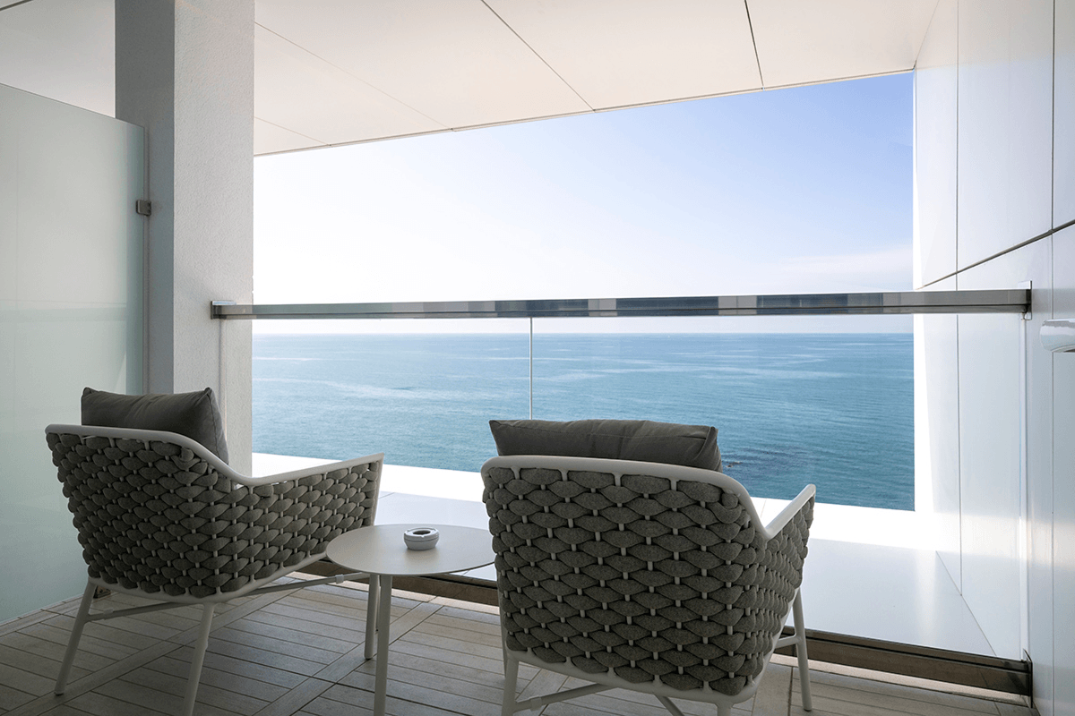 amb-room-oh-la-la-galley-4